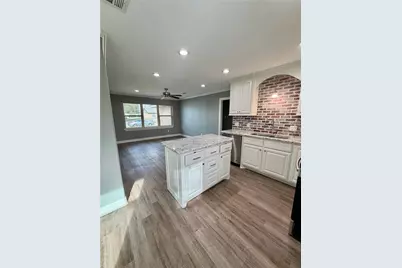 104 Mimosa Street, Lake Jackson, TX 77566 - Photo 5