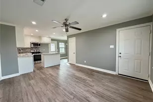 104 Mimosa St, Lake Jackson, TX 77566 - Photo 3