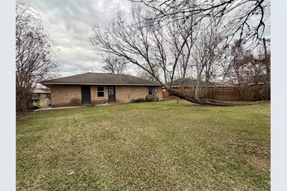 104 Mimosa Street, Lake Jackson, TX 77566 - Photo 25