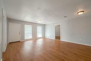 5619 Willow Glen Dr, Houston, TX 77033 - Photo 3