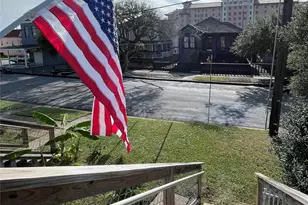 2008 - 2010 Ave O 1/2, Galveston, TX 77550 - Photo 5