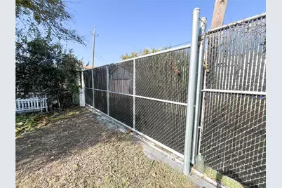 2008 - 2010 Avenue O 1/2, Galveston, TX 77550 - Photo 47