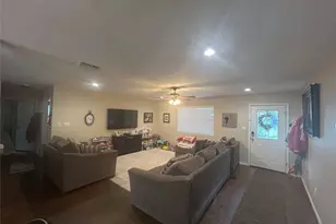319 Jones St, Columbus, TX 78934 - Photo 5