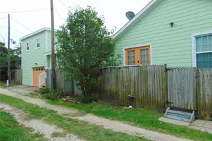 1914 52nd St, Galveston, TX 77551 - Photo 25