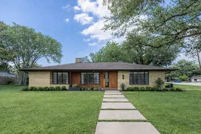 322 E Obryant Street, Bellville, TX 77418 - Photo 3