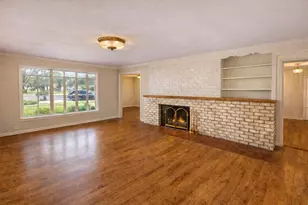 322 E Obryant St, Bellville, TX 77418 - Photo 11