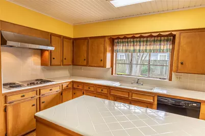 322 E Obryant Street, Bellville, TX 77418 - Photo 5