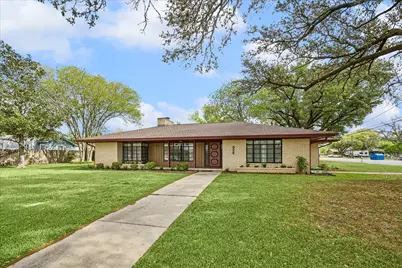 322 E Obryant Street, Bellville, TX 77418 - Photo 1