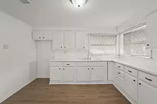 105 W Linney St, Dayton, TX 77535 - Photo 9