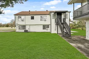 105 W Linney St, Dayton, TX 77535 - Photo 3