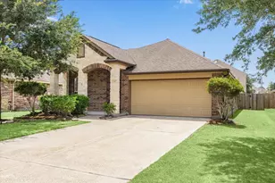208 Morgan Isle Ln, Dickinson, TX 77539 - Photo 1