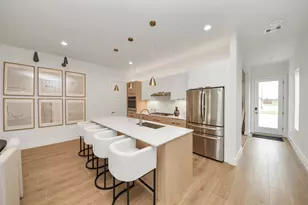 9123 La Pau Ln, Houston, TX 77051 - Photo 11