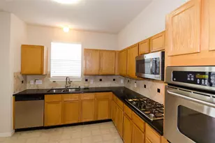 16323 Yabbie Dr, Sugar Land, TX 77498 - Photo 9