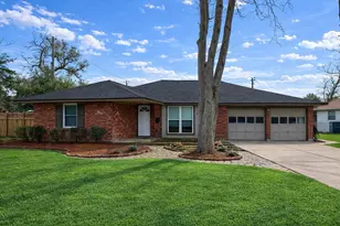 714 Center Way St, Lake Jackson, TX 77566 - Photo 1