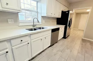 2313 35th Ave N, Texas City, TX 77590 - Photo 9