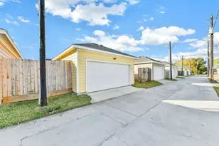 2515 S Houston Ave, Pearland, TX 77581 - Photo 21