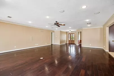 7726 Meadowvale Drive, Houston, TX 77063 - Photo 9