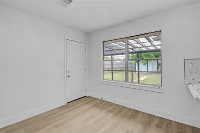 1412 W 10th Street, Freeport, TX 77541 - Photo 9