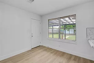 1412 W 10th St, Freeport, TX 77541 - Photo 9