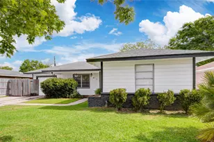1412 W 10th St, Freeport, TX 77541 - Photo 3