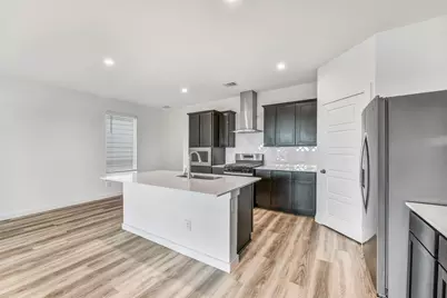 3028 Crown Gate Drive, Houston, TX 77047 - Photo 9