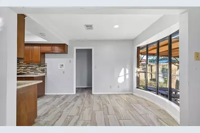 10706 Sagebluff Drive, Houston, TX 77089 - Photo 9