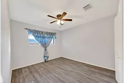 10706 Sagebluff Drive, Houston, TX 77089 - Photo 17