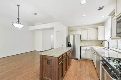 43 E Trillium Circle, The Woodlands, TX 77381 - Photo 9