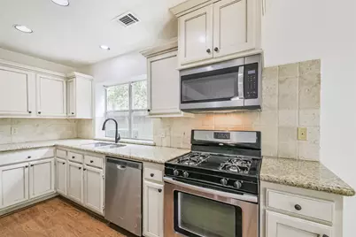 43 E Trillium Circle, The Woodlands, TX 77381 - Photo 11