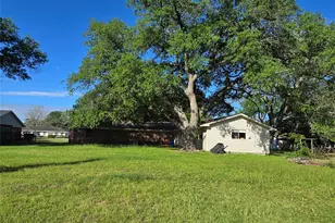 607 S Main St, Dayton, TX 77535 - Photo 35