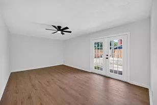 10102 Old Towne Ln, Sugar Land, TX 77498 - Photo 9