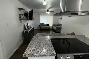 10442 Southport Dr, Houston, TX 77089 - Photo 9