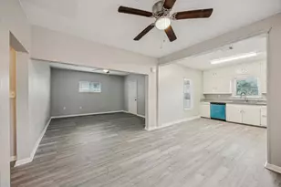 710 E Magnolia St, Angleton, TX 77515 - Photo 3