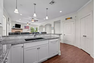2564 E Bayshore Drive, Dickinson, TX 77539 - Photo 13