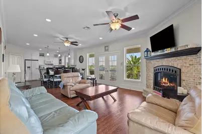 2564 E Bayshore Drive, Dickinson, TX 77539 - Photo 9