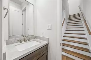 1033 Ashland St, Houston, TX 77008 - Photo 15