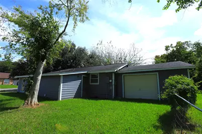 600 E Plum Street, Angleton, TX 77515 - Photo 13