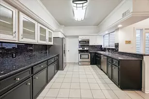 2511 Commonwealth St, Houston, TX 77006 - Photo 9