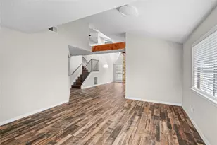 11006 Landsbury Ct, Houston, TX 77099 - Photo 9