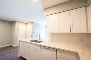 2501 Gulf Freeway, Dickinson, TX 77539 - Photo 9