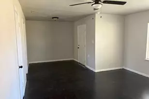 5782 Belcrest St, Houston, TX 77033 - Photo 9