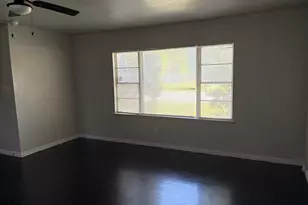 5782 Belcrest St, Houston, TX 77033 - Photo 7