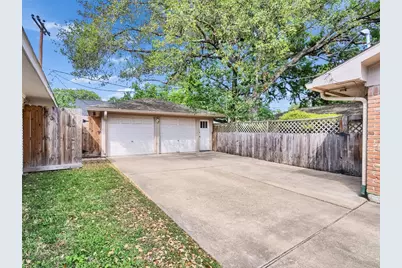 10042 Meadow Lake Lane, Houston, TX 77042 - Photo 41