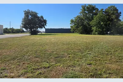 009 Texas Ave, Texas City, TX 77590 - Photo 3