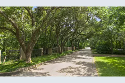11685 Arrowwood Circle, Houston, TX 77063 - Photo 5