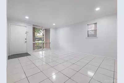 4643 Wild Indigo Street #393, Houston, TX 77027 - Photo 3