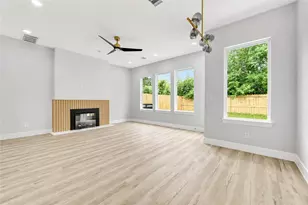 7827 Brandon St, Houston, TX 77051 - Photo 17