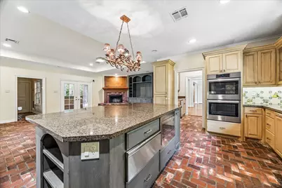 42 Patti Lynn Lane, Houston, TX 77024 - Photo 11