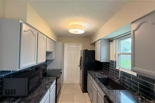 1808 Dolphin Dr, Seabrook, TX 77586 - Photo 13