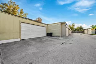 8726 Wilcrest Dr, Houston, TX 77099 - Photo 31